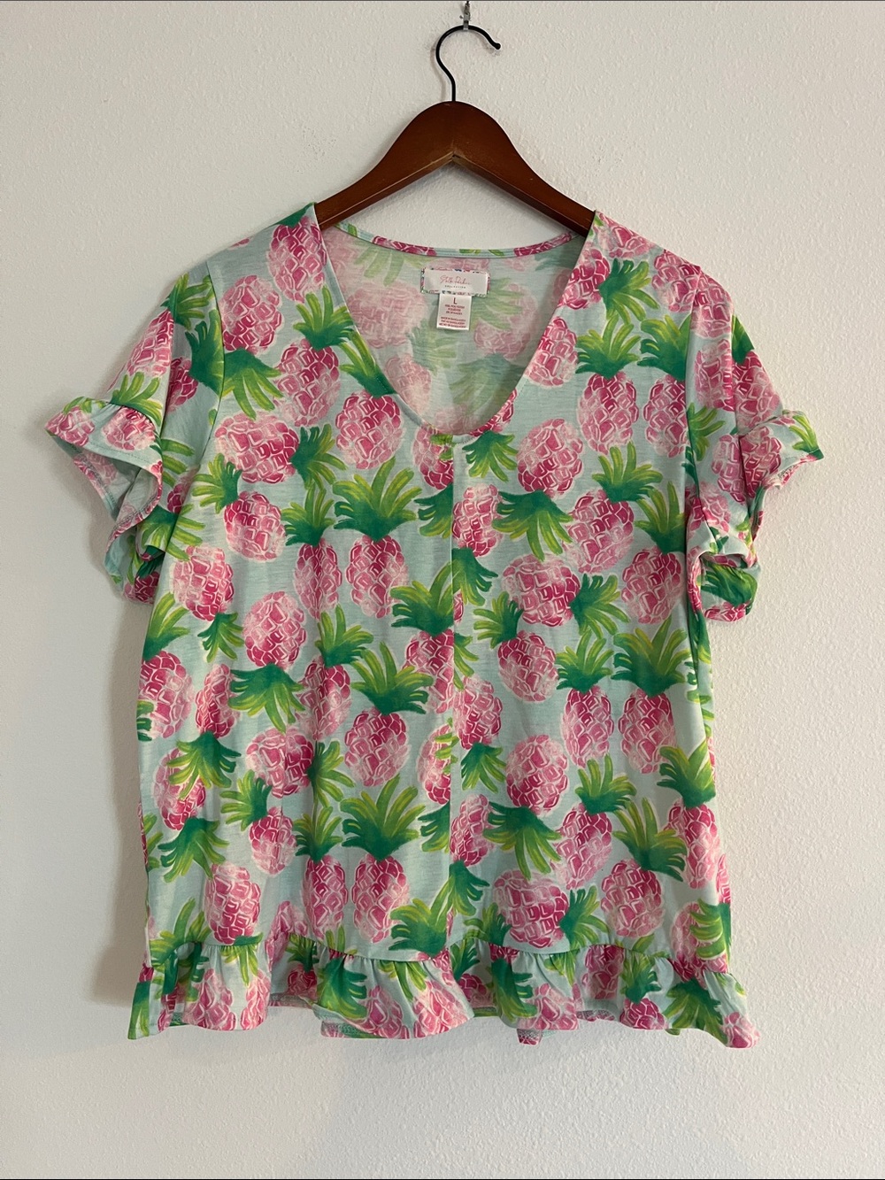 Stella Parker Pineapple Print V-Neck Ruffle Hem Top
